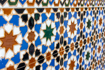 Detalle de un mosaico de azulejos árabes en Andalucía, España - obrazy, fototapety, plakaty