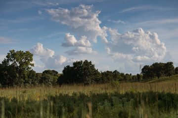 Obraz premium clouds over the prairie