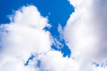 Photo of blue sky with white clouds, perfect day to go out, image for wallpaper