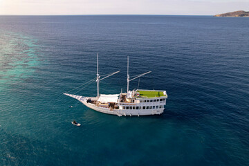 Luxury Phinisi in Labuan Bajo Sailing Komodo National Park
