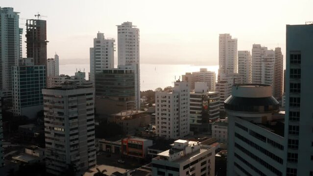 Edificios laguito, bario Cartagena, pasando el mar