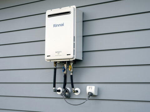 External continuous flow gas water heater, Rinnai A26 26L Heater
