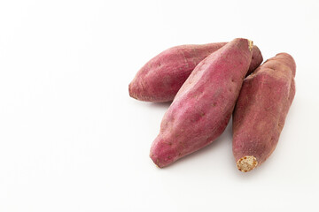 白背景のサツマイモ