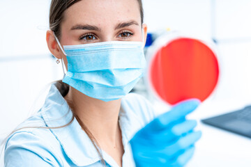 Toxicity testing: Petri dishes can be used in toxicology studies to as