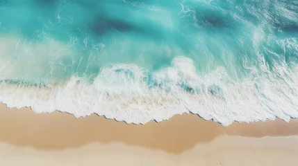 Fotobehang 夏の砂浜に打ち寄せるターコイズブルーの海の波 © ayame123