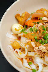 Vietnamese traditional cuisine of the Mid Area: Mi Quang