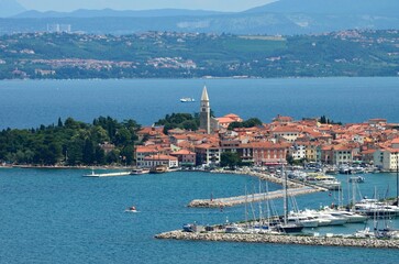 Vista panorámica de Izola y su puerto, Eslovenia