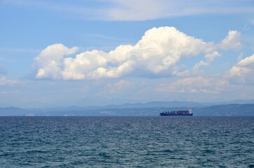 Fototapeta na wymiar Vista del mar Adriático frente a Izola, Eslovenia