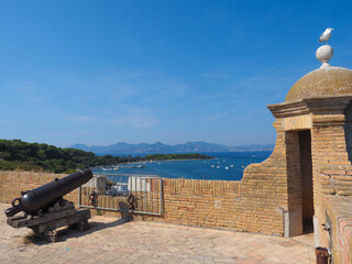 Image of a cannon overlooking the bay of Cannes.