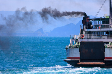 Ferry tourist boat air pollution - 625913673