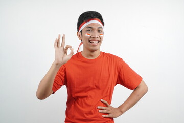 Naklejka premium Man celebrating Indonesia independence day with okay gesture