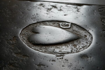 Herz in Stein gemeißelt