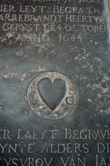 Herz in Stein gemeißelt