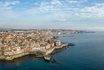 Obraz premium Aerial photo of the town of Syracuse in Sicily.