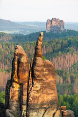 Brosinnadel an der Häntzschelstiege Sandstein Berg im Nationalpark Sächsische Schweiz in Sachsen...