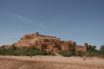 Panoramica di una casbah nel deserto del marocco