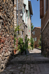 Fototapeta na wymiar Beautiful old mountain village with medieval stone houses in South France