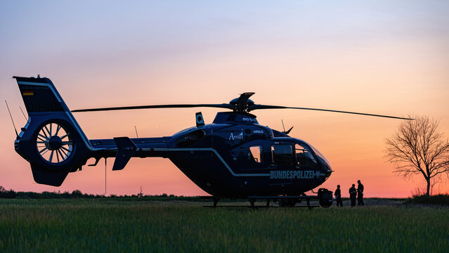 Airbus Helikopter der Bundespolizei mit Polizisten