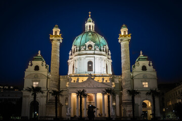 Fototapeta na wymiar Karlskirche Wien bei Nacht
