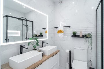 Baño moderno de diseño de mármol