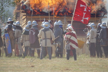 Płonący dom i rycerze. Bitwa pod Grunwaldem. Polska - Mazury - Warmia. © Rafa