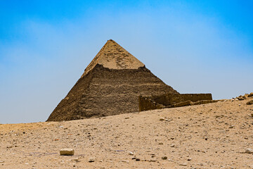 Fototapeta na wymiar The Pyramid of Khafre is the second largest ancient Egyptian pyramid. seventh wonder of the world