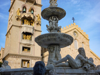 Neptunbrunnen vor dem Dom von Messina, Sizilien © Roland