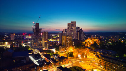 Obraz premium Unique photo of Leeds during the nighttime taken with a drone