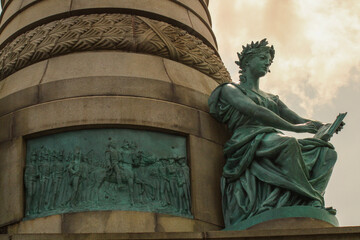 statue 