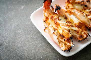 grilled river prawns or shrimps with cheese