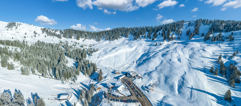 Das Skigebiet Grasgehren am Riedbergpa&szlig; im Allg&auml;u von oben