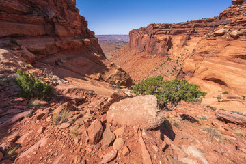 hiking the murphy trail loop in the island in the sky in canyonlands national park, usa