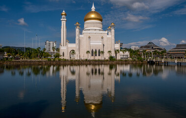 Fototapeta na wymiar Omar Ali Saifuddien Mosque in Brunei on the island of Borneo