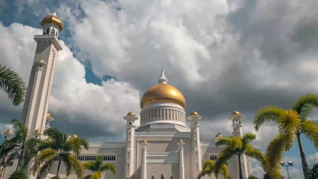 Clouds and the Omar Ali Saifuddien Mosque in Bandar Seri Begawan in Brunei