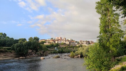 Fototapeta na wymiar Paisagem norte da cidade e Rio Tâmega - Amarante, Porto, Portugal