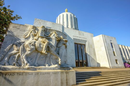 Captivating Oregon: Beautiful View of the State Capitol Building in Salem, Oregon, Highlighting Architectural Splendor in 4K Resolution