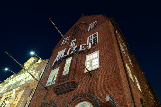 Hamburg, Germany - June 16 2023: Police Station Polizeikommissariat 15 Davidwache on the 
Spielbudenplatz at the Reeperbahn at Night.