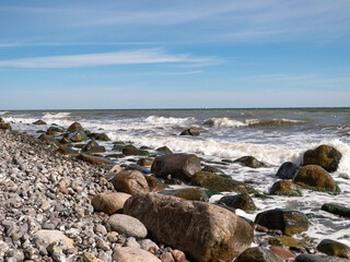 Kies am Strand von Sassnitz auf der Insel Rügen , Ostsee, Deutschland