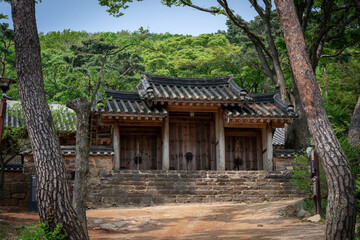 Fototapeta na wymiar Korean wooden structures and architecture