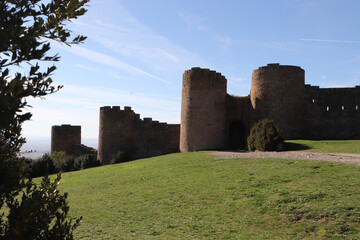 Muralla y torres de defensa del Castillo de Loarre