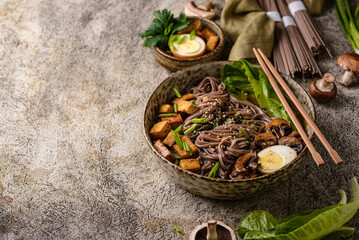 Soba noodle with tofu and mushroom
