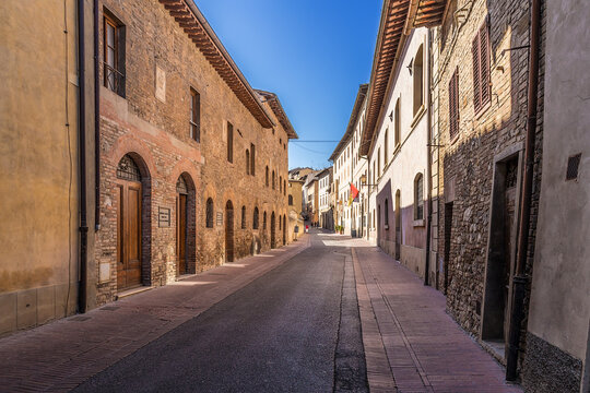 Fototapeta San Gimignano, Italy. Historic center street (UNESCO list)