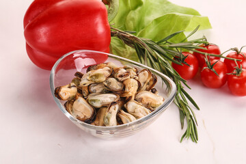 Marinated mussels in the bowl
