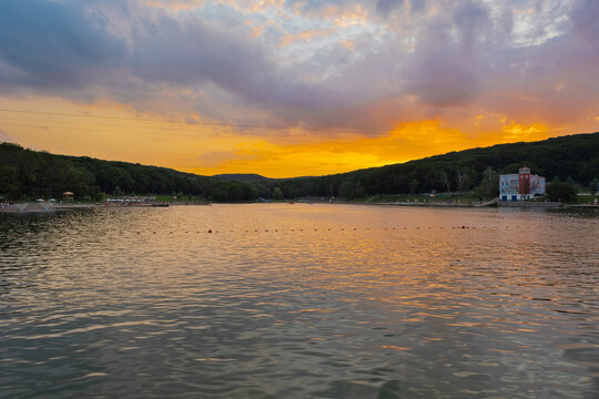 Background sunset panorama on the lake