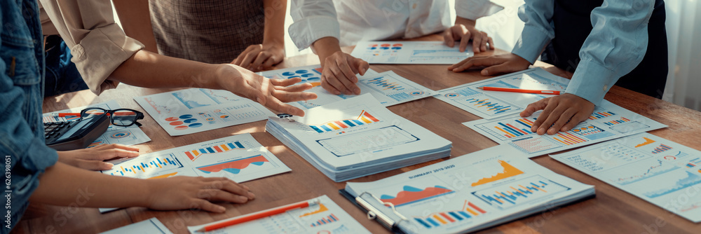 Leinwandbilder analyst team utilizing bi fintech to analyze and pointing at financial dashboard paper office. busin