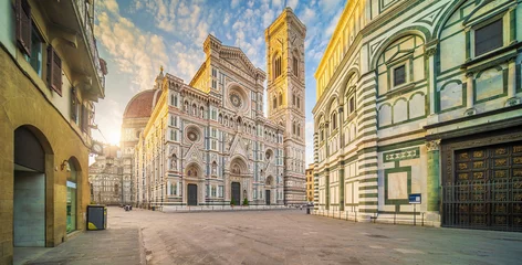 Abwaschbare Fototapete Lachsfarbe Piazza del Duomo and cathedral of Santa Maria del Fiore in downtown Florence, Italy