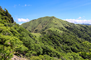 徳島県にある剣山地の次郎笈を夏山登山