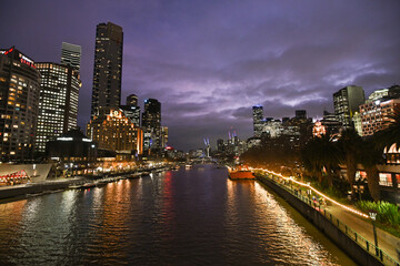 Fototapeta na wymiar River in Melbourne CBD at night