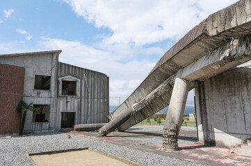 震災遺構として後世に残る大川小学校の校舎