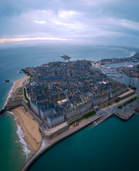 Obraz premium St Malo photographie en drone au petit matin